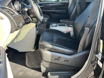 2016 Chrysler Town & Country Touring