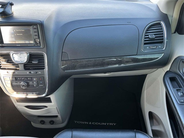 2016 Chrysler Town & Country Touring