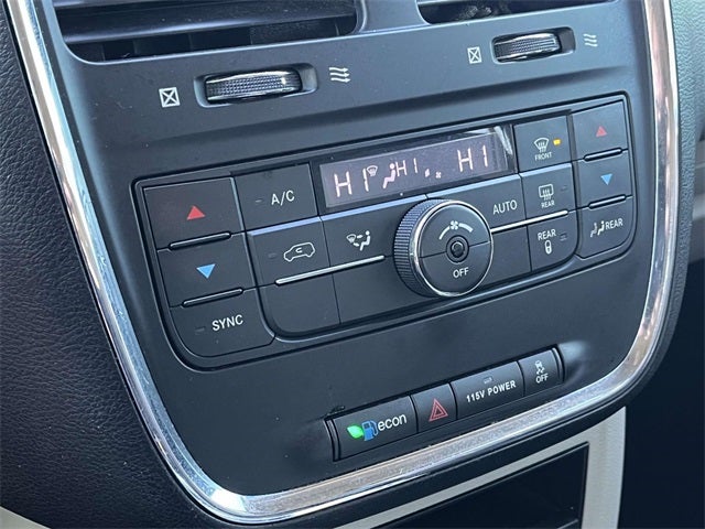 2016 Chrysler Town & Country Touring