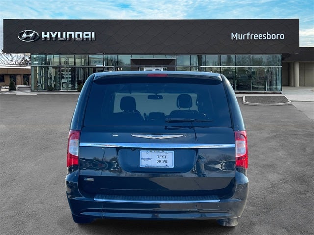 2016 Chrysler Town & Country Touring