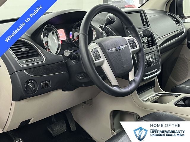 2014 Chrysler Town & Country Touring-L