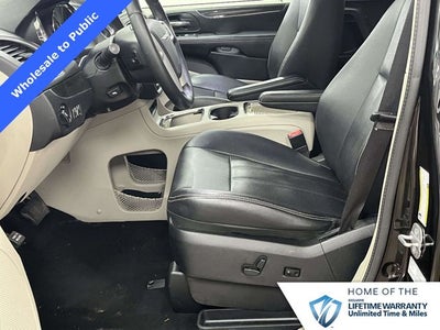 2014 Chrysler Town & Country Touring-L