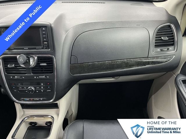 2014 Chrysler Town & Country Touring-L