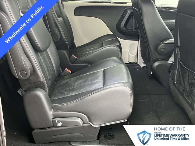 2014 Chrysler Town & Country Touring-L