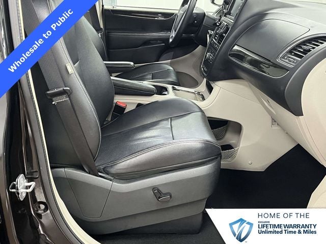 2014 Chrysler Town & Country Touring-L