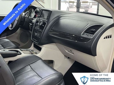 2014 Chrysler Town & Country Touring-L