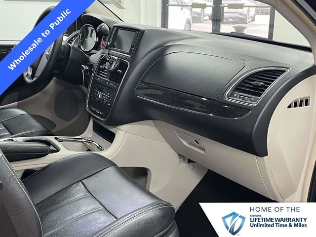 2014 Chrysler Town & Country Touring-L