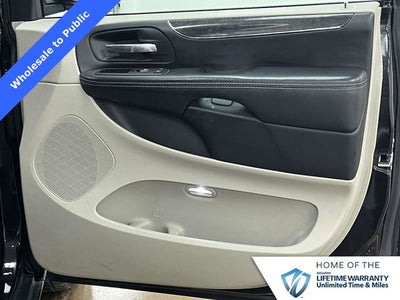 2014 Chrysler Town & Country Touring-L