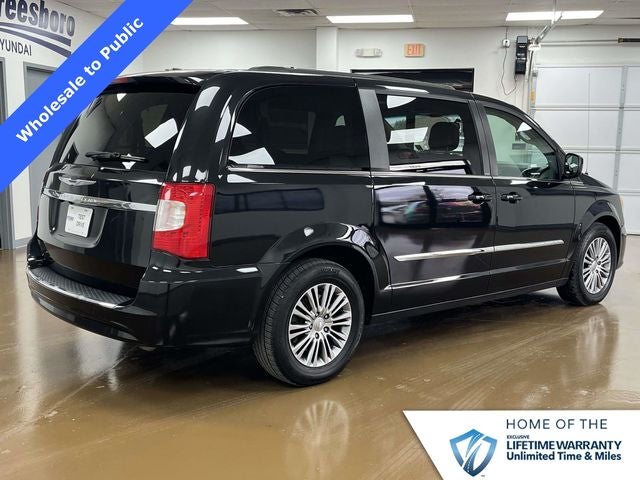 2014 Chrysler Town & Country Touring-L