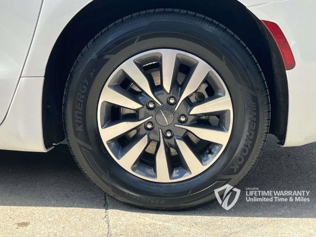 2024 Chrysler Pacifica Hybrid Select