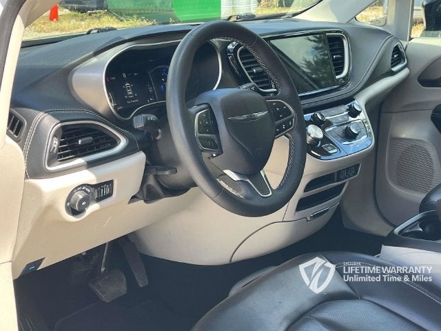2024 Chrysler Pacifica Hybrid Select