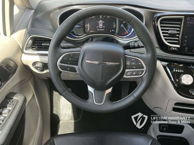 2024 Chrysler Pacifica Hybrid Select
