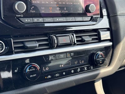 2024 Nissan Pathfinder SV