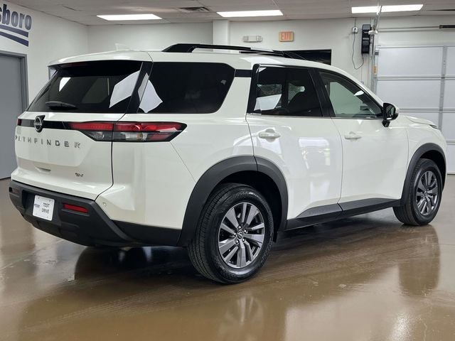 2024 Nissan Pathfinder SV