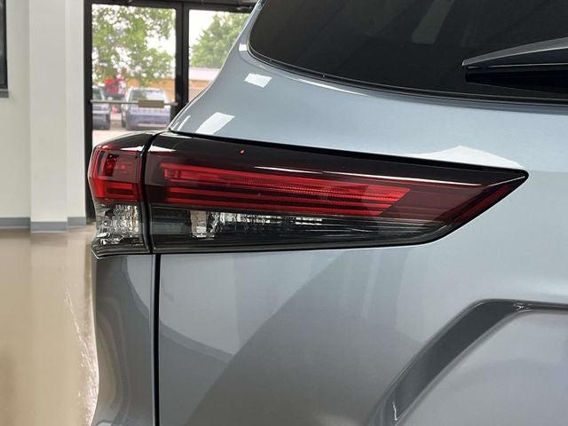 2024 Toyota Highlander Hybrid Platinum