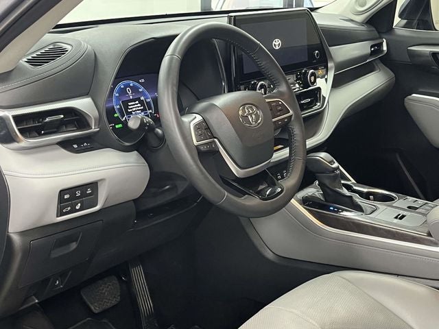2024 Toyota Highlander Hybrid Platinum