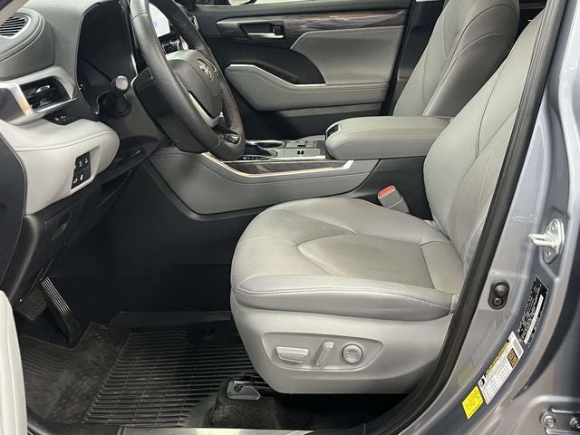 2024 Toyota Highlander Hybrid Platinum