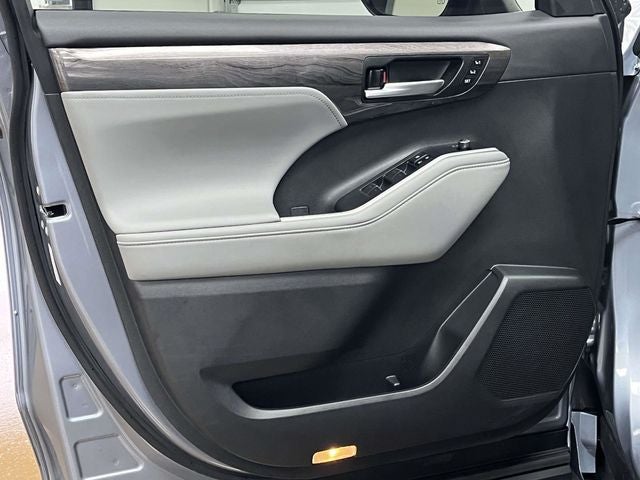 2024 Toyota Highlander Hybrid Platinum