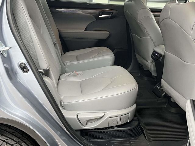 2024 Toyota Highlander Hybrid Platinum