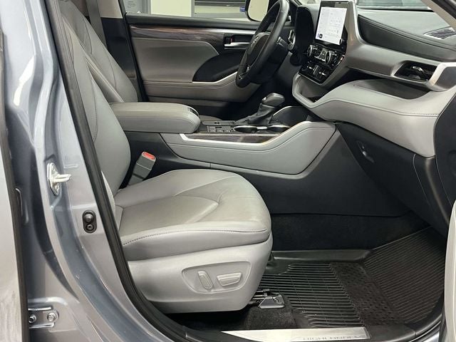 2024 Toyota Highlander Hybrid Platinum