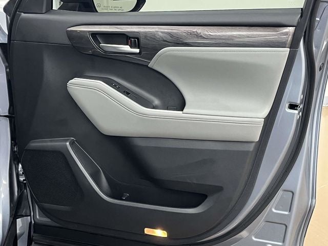 2024 Toyota Highlander Hybrid Platinum