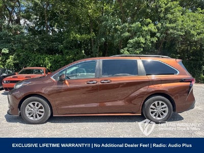 2023 Toyota Sienna XLE 8 Passenger