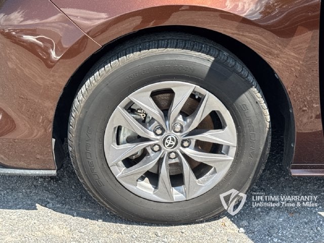 2023 Toyota Sienna XLE 8 Passenger