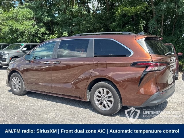 2023 Toyota Sienna XLE 8 Passenger