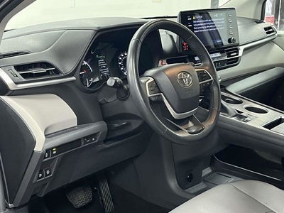 2024 Toyota Sienna XLE 8 Passenger