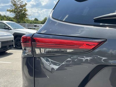 2020 Toyota Highlander LE