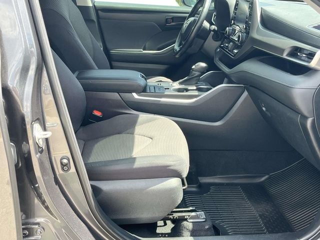 2020 Toyota Highlander LE