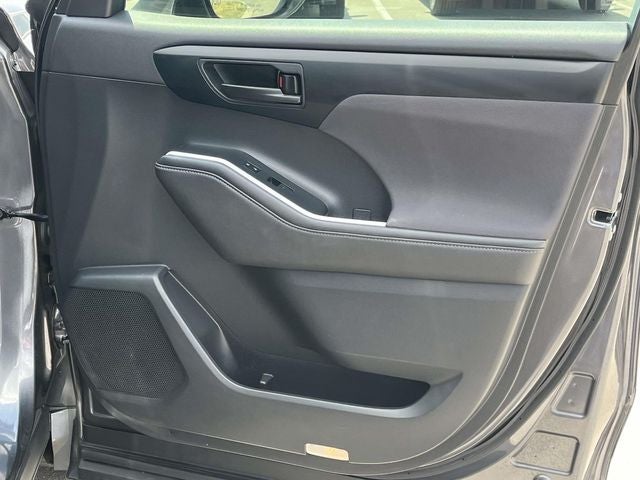 2020 Toyota Highlander LE