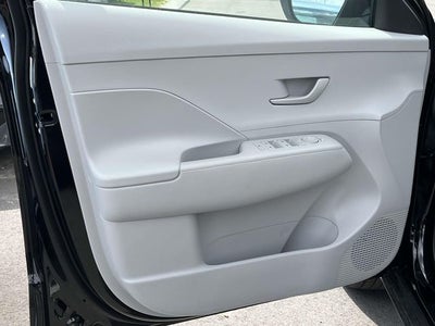 2025 Hyundai KONA SE