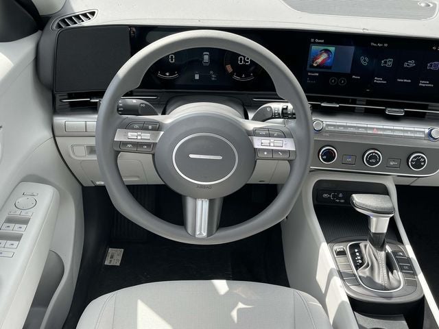 2025 Hyundai KONA SE