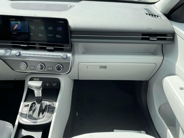 2025 Hyundai KONA SE