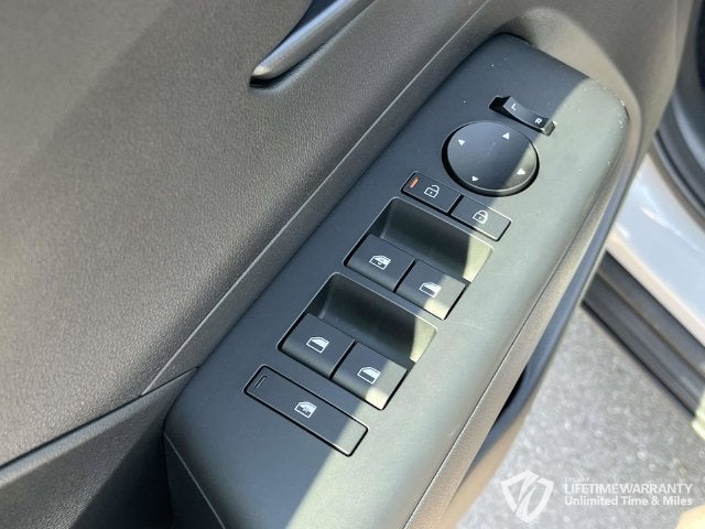 2027 Hyundai KONA SE FWD
