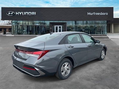 2026 Hyundai ELANTRA SE