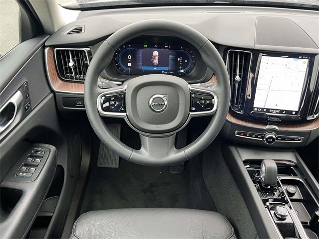 2024 Volvo XC60 B5 Plus Dark Theme