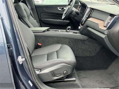 2024 Volvo XC60 B5 Plus Dark Theme