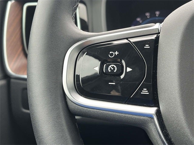 2024 Volvo XC60 B5 Plus Dark Theme